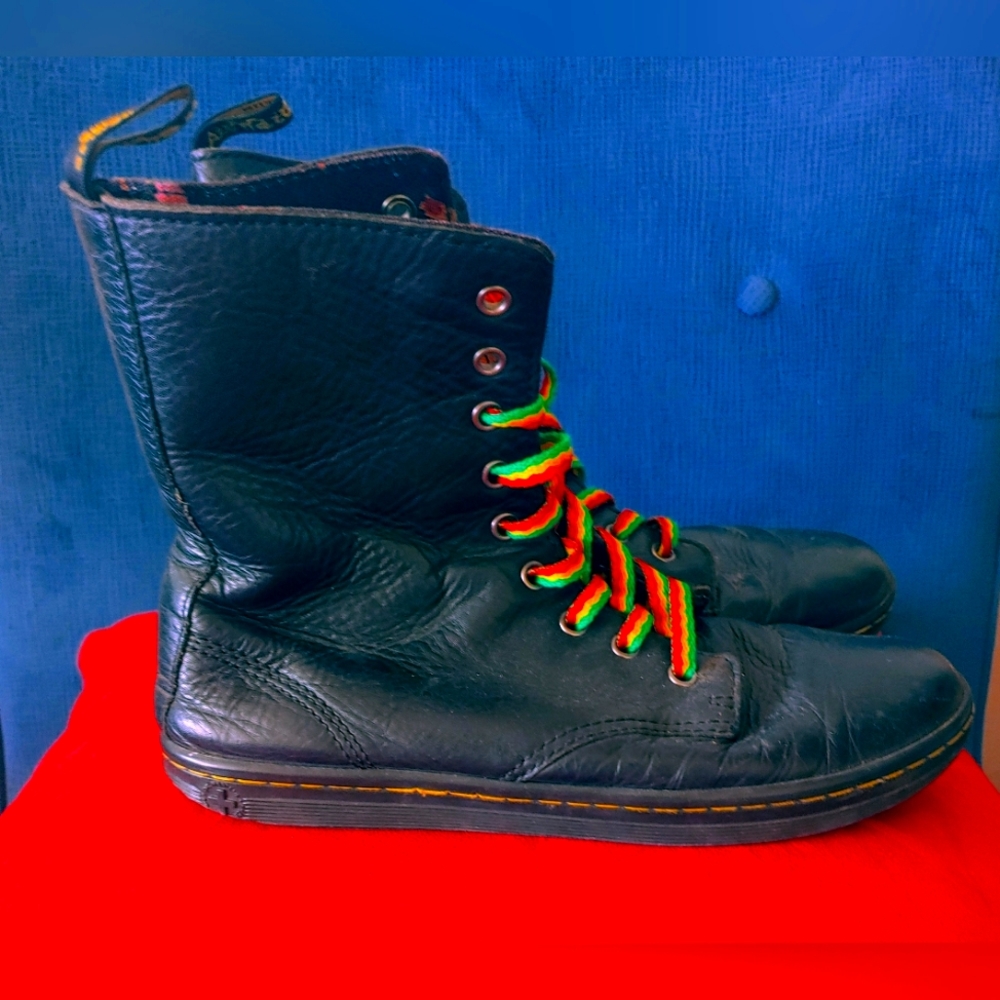 Dr. Martens 8hole Boot/Sneakers with Floral design inside